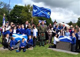 The current Earl of Moray, centre in kilt, a descendant of the Earl of Moray who fought in the Battle of Stirling Bridge, at the unveiling in 2015 of memorial stones to the Battle.